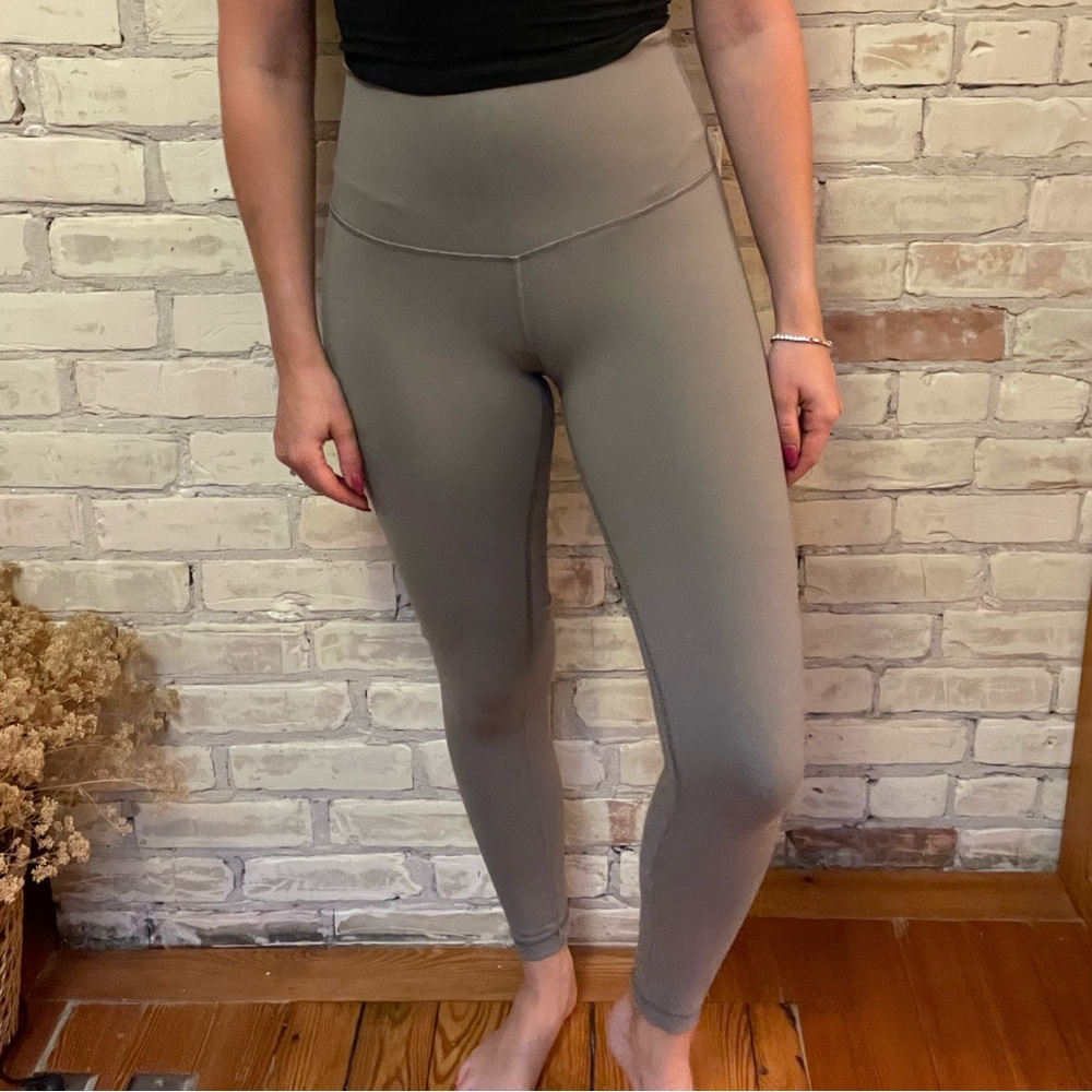 ARITZIA TNA 7/8 leggings